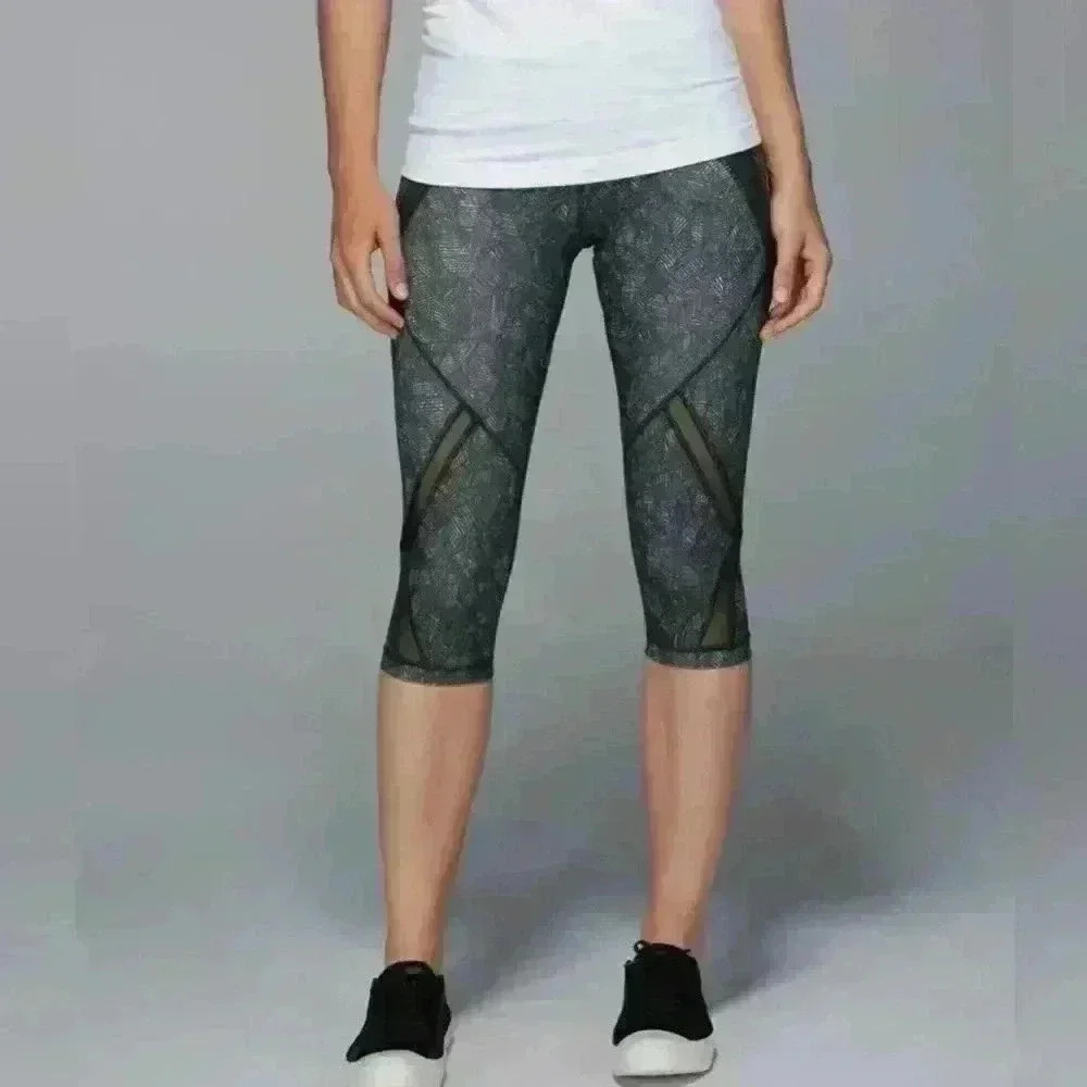 Lululemon Cool to Street Crop Leggings With Mesh Panels Size 6 Green Leaf Print